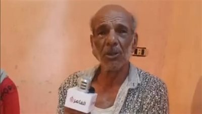 مسن بالإسماعيلية يستغيث: ابني عنده ضمور عضلات.. وبقالي 9 سنين بشتري علاجه