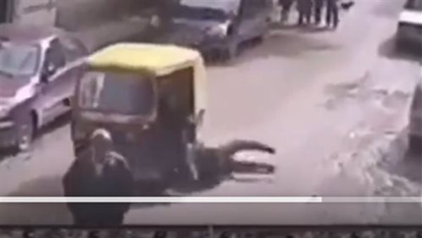 محاولة سحل فتاة -