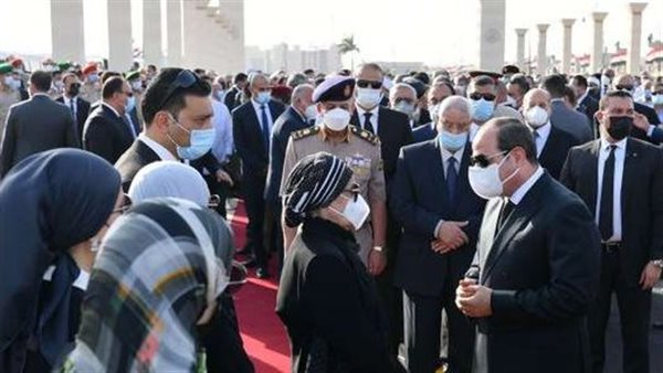 السيسي يعزي زوجة