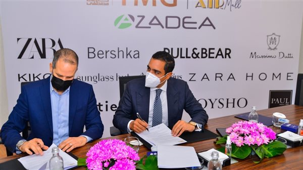 جانب من التوقيع