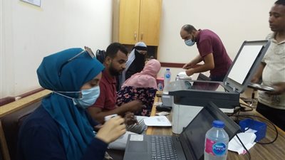 العاملون بمنطقة الأقصر الأزهرية يتلقون الجرعة الأولى من لقاح كورونا 