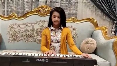 عمرها 10 أعوام.. الطفلة جنا تعزف على 4 آلات موسيقية وتعشق بيتهوفن