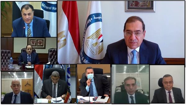 وزير التبرول خلال