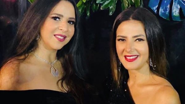 دنيا سمير غانم وشقيقتها