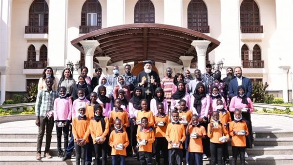 البابا تواضروس وطلاب