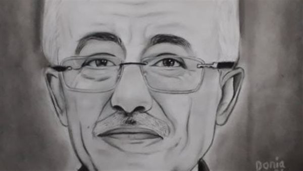 طالبة ترسم بورتريه