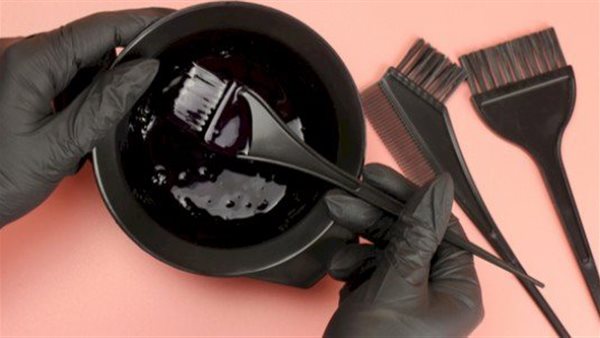 صبغ الشعر باللون