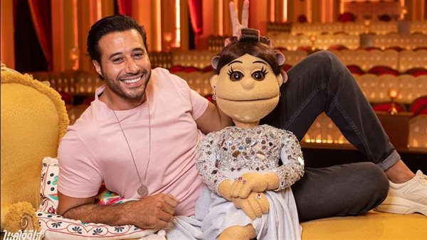 أحمد السعدني مع أبلة