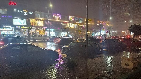 سقوط أمطار غزيرة