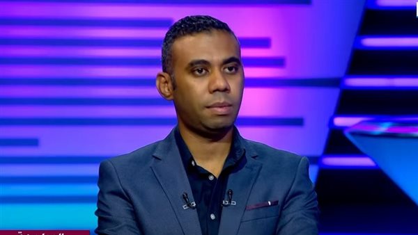  الكاتب الصحفي محمود