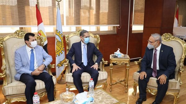 محافظ الغربية يستقبل