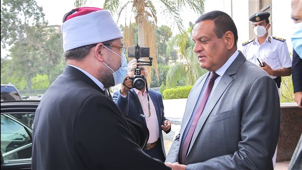 محافظ البحيرة يستقبل