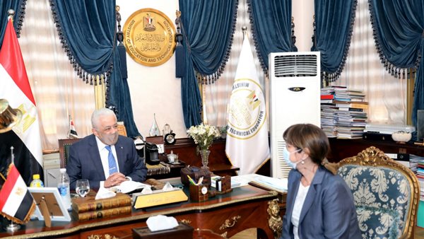 طارق شوقي يستقبل