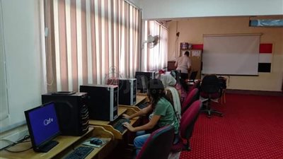 معامل التنسيق الإلكتروني بجامعة الأقصر تستقبل طلاب المرحلة الثالثة