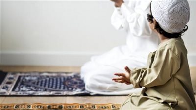  تعليم الصلاة للأبناء.. الإفتاء تعلن مواقيت الصلاة اليوم الأحد