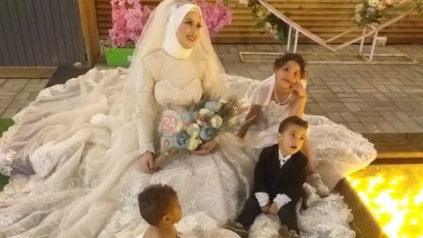 الزوجة وأطفالها الثلاثة