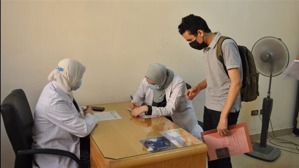 الكشف الطبي علي الطلاب