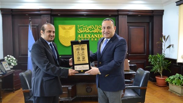 قنصل السعودية يتسلم