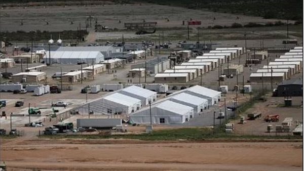 مخيمات لاجئين أفغان