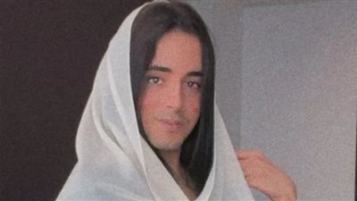 تحول جنسي وحمل.. وأخيرًا بدر خلف يعلن ارتداءه الحجاب 