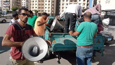 تسبب إزعاج للمواطنين.. التحفظ على 20 ماكينة ومكبر صوت مع الباعة الجائلين ببورسعيد | صور 