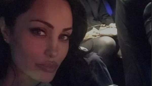  سمية صياحي شبيهة