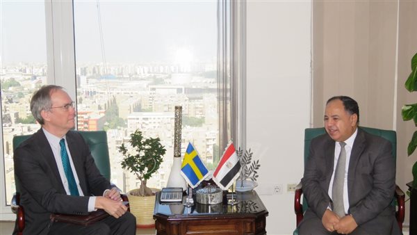 وزير المالية في لقائه