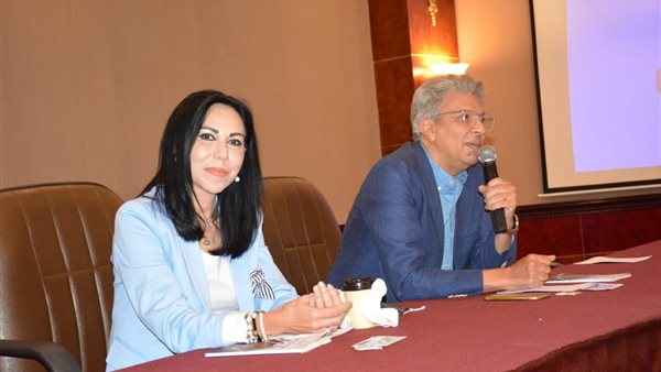 ندوة تكريم الراحلة