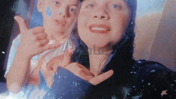 خلود وشقيقها عبد