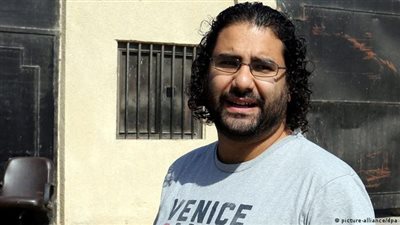 يتجاوز 2000 ورقة.. دفاع علاء عبد الفتاح وباقر يطلب الحصول على ملف القضية والإفراج عنهما