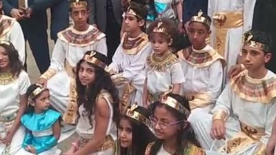 بالزي الفرعوني.. الأقصر تحتفل بـ اليوم العالمي للسياحة في معبد الكرنك 