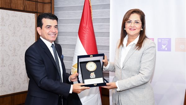 وزيرة التخطيط تستقبل