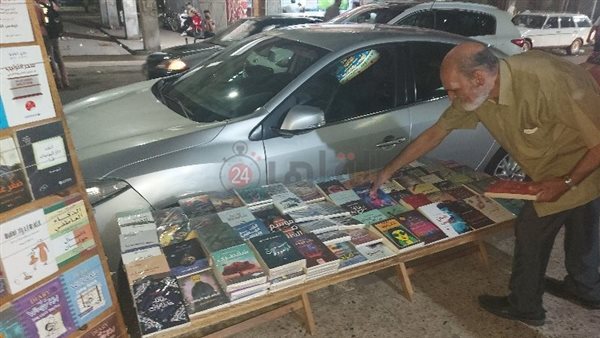 عم توفيق بائع الكتب