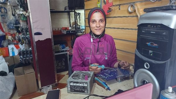 ميادة فتاة تعمل في