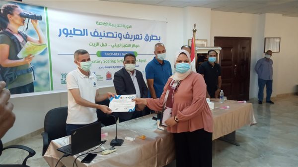 تكريم المشاركين ببرنامج