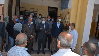محافظ المنيا يتابع جاهزية المدارس لاستقبال الطلاب وتلقي المعلمين لقاح كورونا