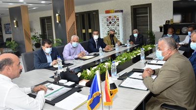 محافظ أسوان يعلن وصول 90 % من الكتب المدرسية استعدادًا للعام الجديد