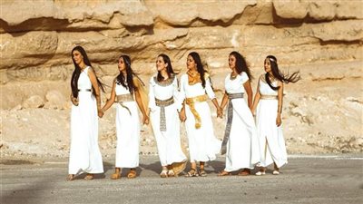 طلاب طب المنيا أصحاب «فوتوسشين فرعوني»: اقتبسنا الفكرة من موكب المومياوات