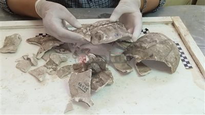 ننشر الصور الأولى لترميم القطع الأثرية بالمخزن المتحفي في المطرية