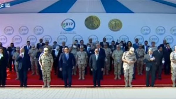 الرئيس يلتقط صورة