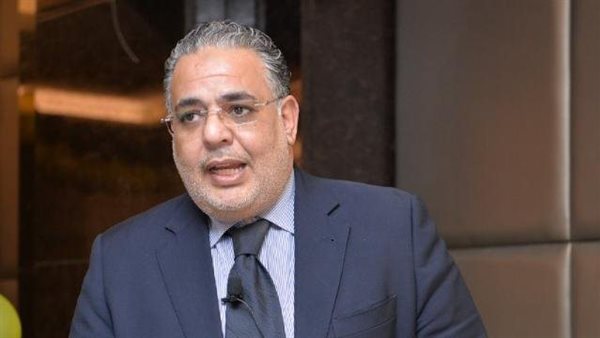  مدير مستشفى عين