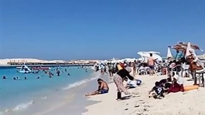 شواطئ مطروح تشهد توافد عدد كبير من المصطافين بعد استقرار الحالة الجوية 
