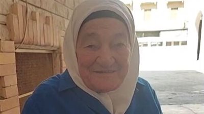 بعد تكريم محافظ بورسعيد.. أم محمد: المدرسة روحي ومش باخد أجازات وأتمنى مقابلة السيسي