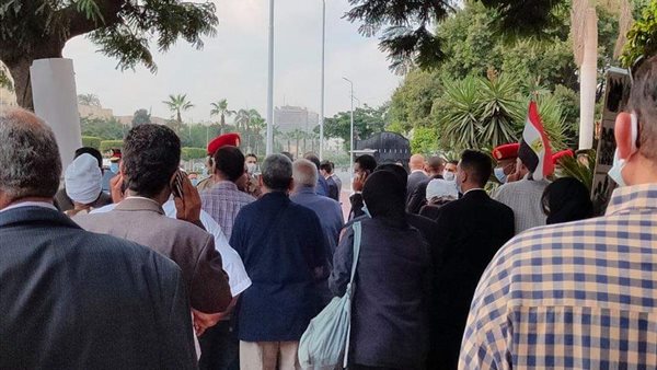 هتافات لفلسطين أمام