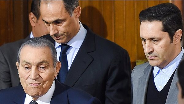 مبارك ونجلاه علاء