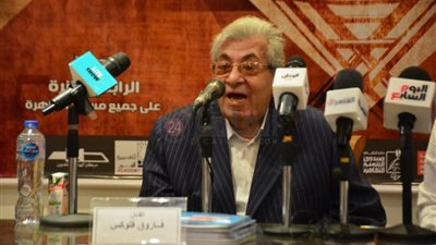 فاروق فلوكس: أجري في الراقصة والسياسي كان 3 آلاف جنيه.. واشتريت 14 طقمًا من أجله