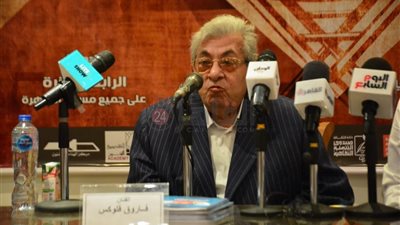 فاروق فلوكس: أحضر لمسرحية جديدة بعنوان انتظار عيد الميلاد.. ونفسي اختم حياتي بهذا العمل