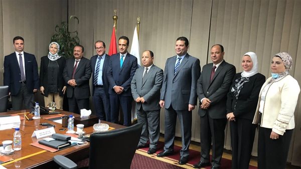 وزير المالية مع قيادات