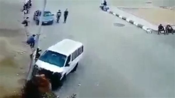 ميكروباص يدهس أم