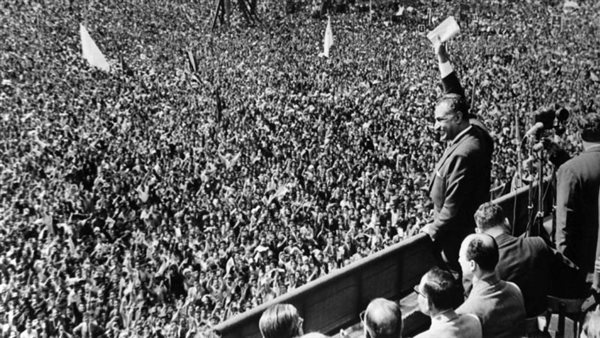 جمال عبدالناصر بين